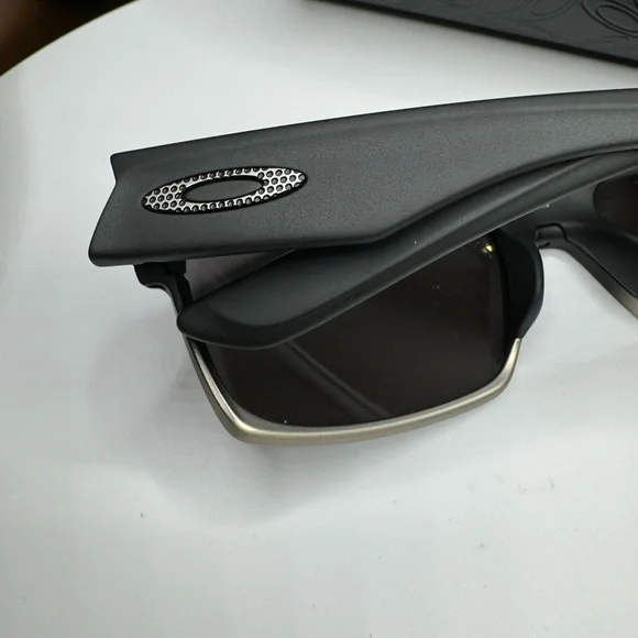 Oakley Men’s Sunglasses - Picture 3 of 7